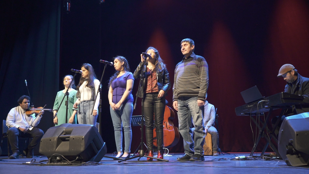 Miembros de AGACI cantan junto a profesores del Conservatorio de la Universidad de Magallanes