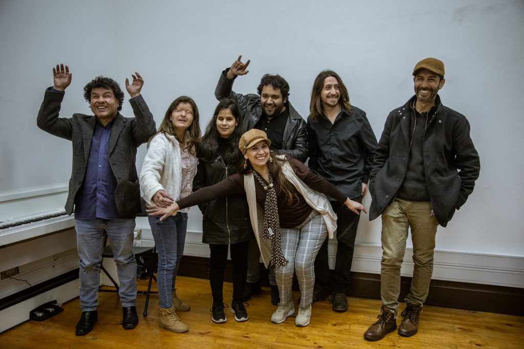 Foto del equipo de Fundación IDAVA saludando a la cámara