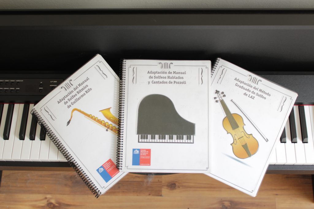 Manuales de solfeo de Fundación IDAVA impresos en Musicografía Braille