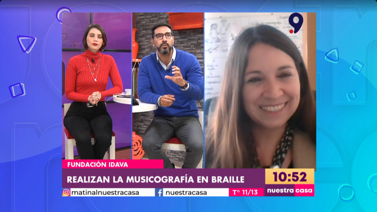 Captura de la transmisión del programa Nuestra Casa, en que los conductores entrevistas a Elena Valdenegro vía Videollamada